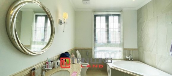 5 bedrooms Villa in Long Bien, Vietnam No. 563 17