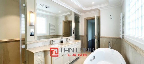 5 bedrooms Villa in Long Bien, Vietnam No. 563 6