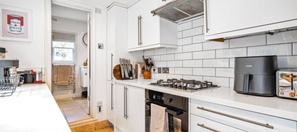 2 bedrooms House in London, United Kingdom No. 7802 2