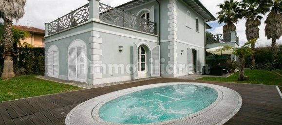 Villa T4 em Forte dei Marmi, Italy N.º 188635 2