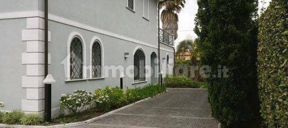 Villa T4 em Forte dei Marmi, Italy N.º 188635 3