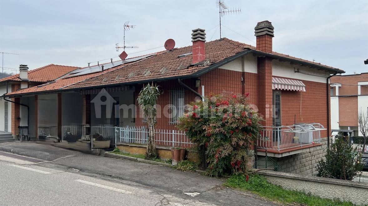 Вилла с 2 спальнями в Монте Сан Пьетро, Италия № 34448