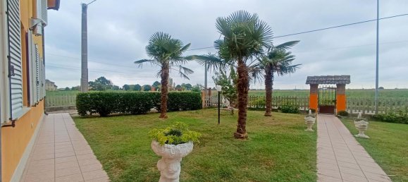 5 bedrooms House in Copparo, Italy No. 376641 5