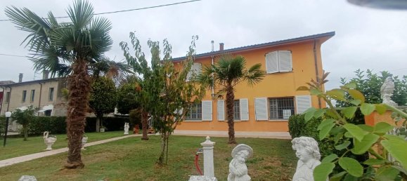 5 bedrooms House in Copparo, Italy No. 376641 2