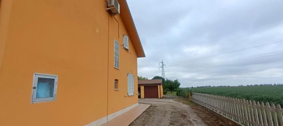 5 bedrooms House in Copparo, Italy No. 376641 3