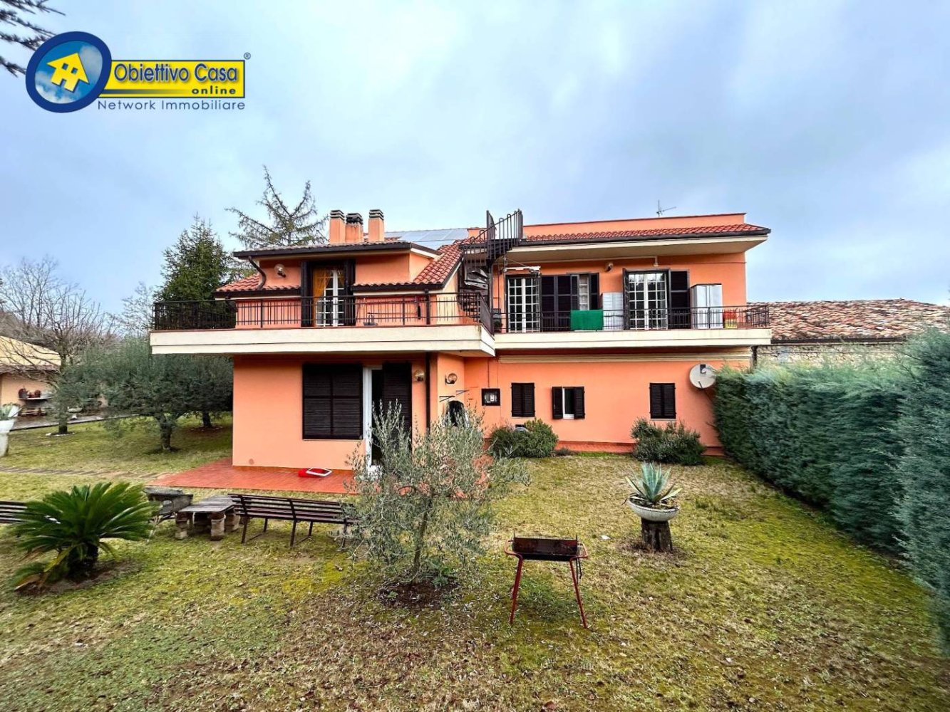 6 bedrooms Villa in Teramo, Italy No. 105575
