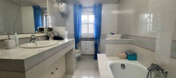 6 bedrooms Villa in Teramo, Italy No. 105575 9