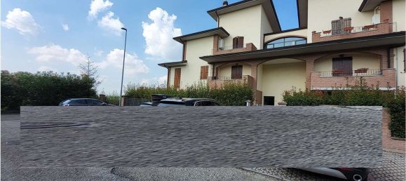 3 bedrooms Apartment in San Prospero, Italy No. 336769 2