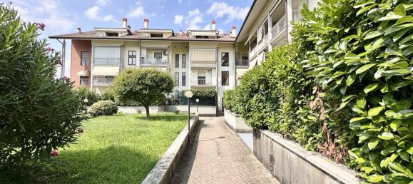 2 bedrooms Apartment in Turin, Italy No. 267838 3