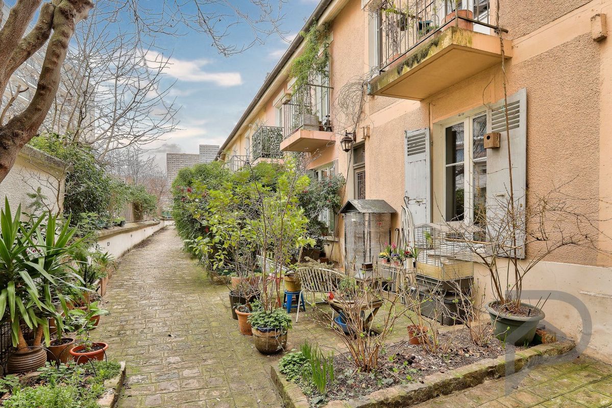 Apartamento de 2 dormitorios en Paris, France No. 184127