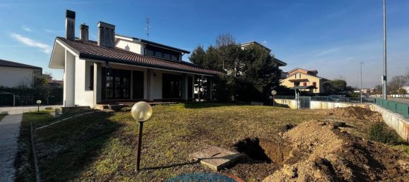 3 bedrooms Villa in Mestrino, Italy No. 12728 2