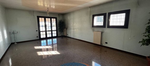 3 bedrooms Villa in Mestrino, Italy No. 12728 6