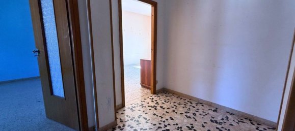 4 rooms Apartment in Reggio Emilia, Italy No. 98137 17
