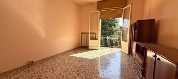 4 rooms Apartment in Reggio Emilia, Italy No. 98137 4