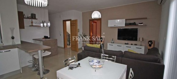2 bedrooms Penthouse in Marsaskala, Malta No. 6340 3