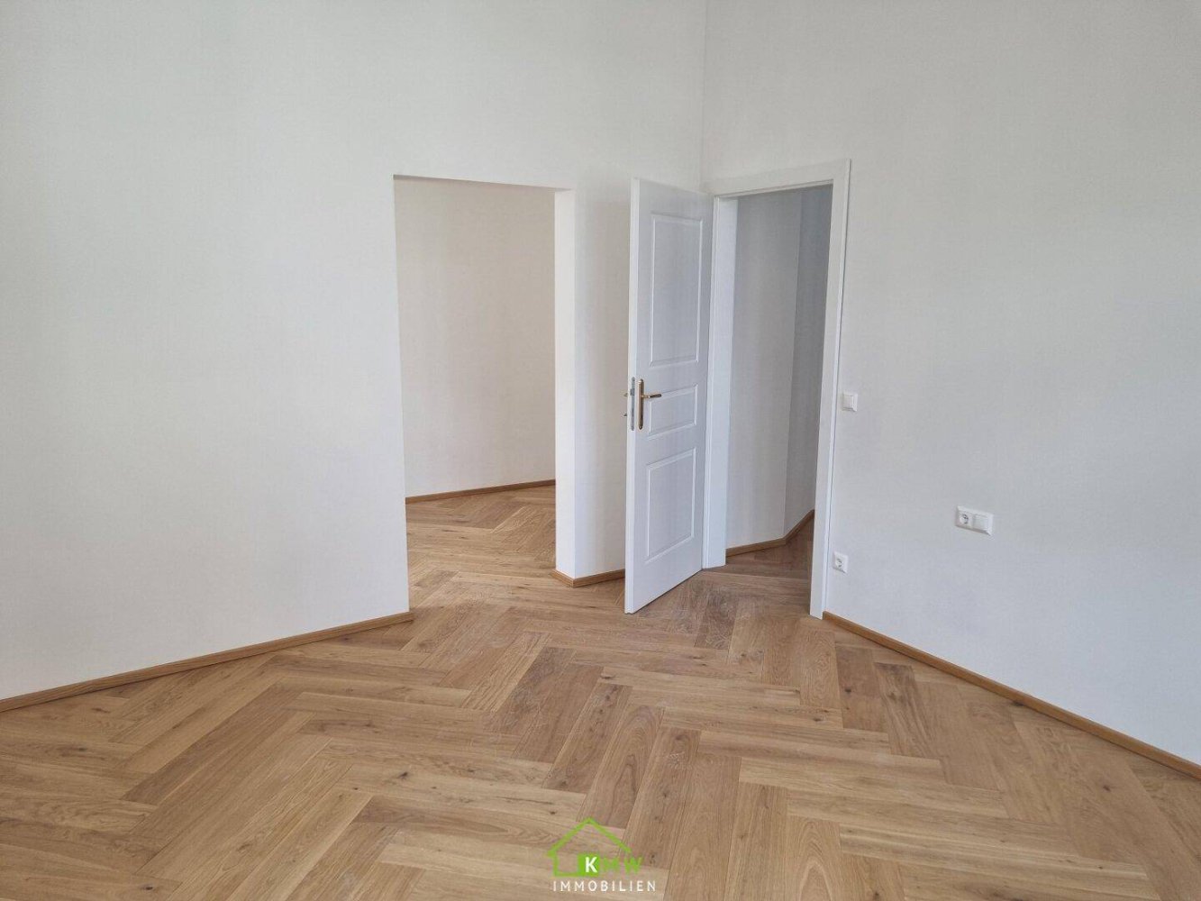 Квартира с 2 комнатами в Пенцинг, Австрия № 45626