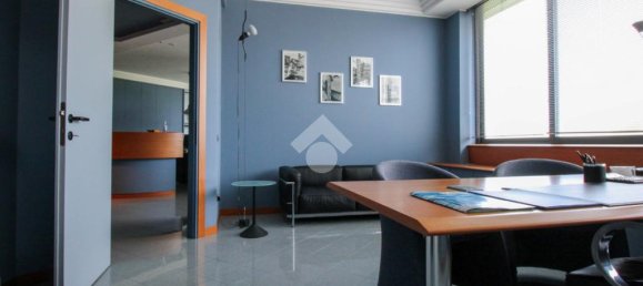 Oficina de 3 habitaciónes en Curno, Italy No. 237882 7