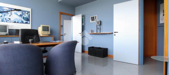 Oficina de 3 habitaciónes en Curno, Italy No. 237882 8