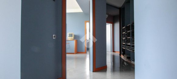 Oficina de 3 habitaciónes en Curno, Italy No. 237882 6