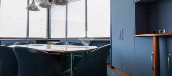 Oficina de 3 habitaciónes en Curno, Italy No. 237882 2