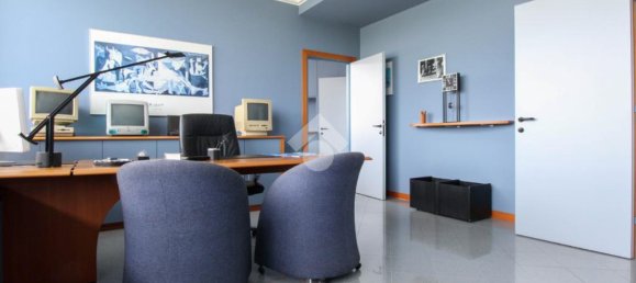 Oficina de 3 habitaciónes en Curno, Italy No. 237882 12