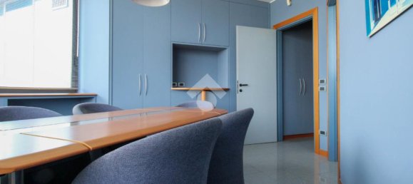 Oficina de 3 habitaciónes en Curno, Italy No. 237882 9