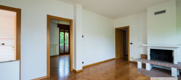 4 bedrooms Villa in Desio, Italy No. 379001 3