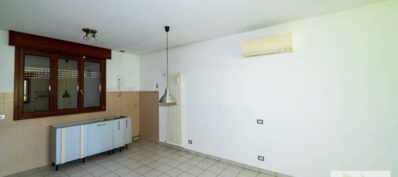 4 bedrooms Villa in Desio, Italy No. 379001 4