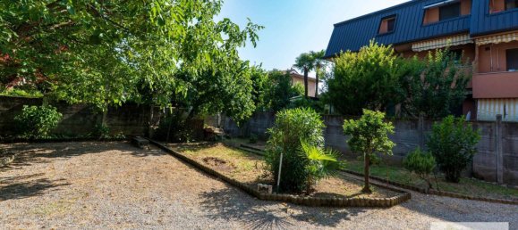 4 bedrooms Villa in Desio, Italy No. 379001 2