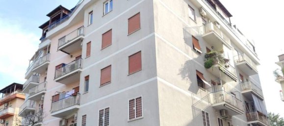 1 bedroom Apartment in Rome, Italy No. 375458 2