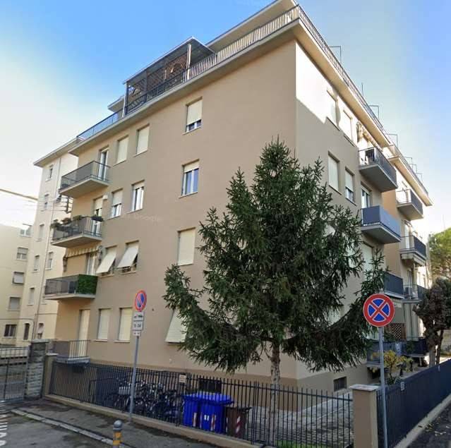 2 bedrooms Apartment in Parma, Italy No. 293395