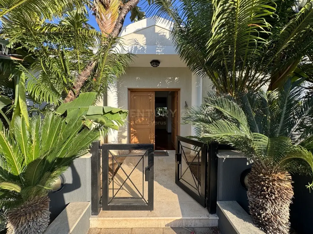 4 bedrooms Villa in Agios Tychonas, Cyprus No. 4205