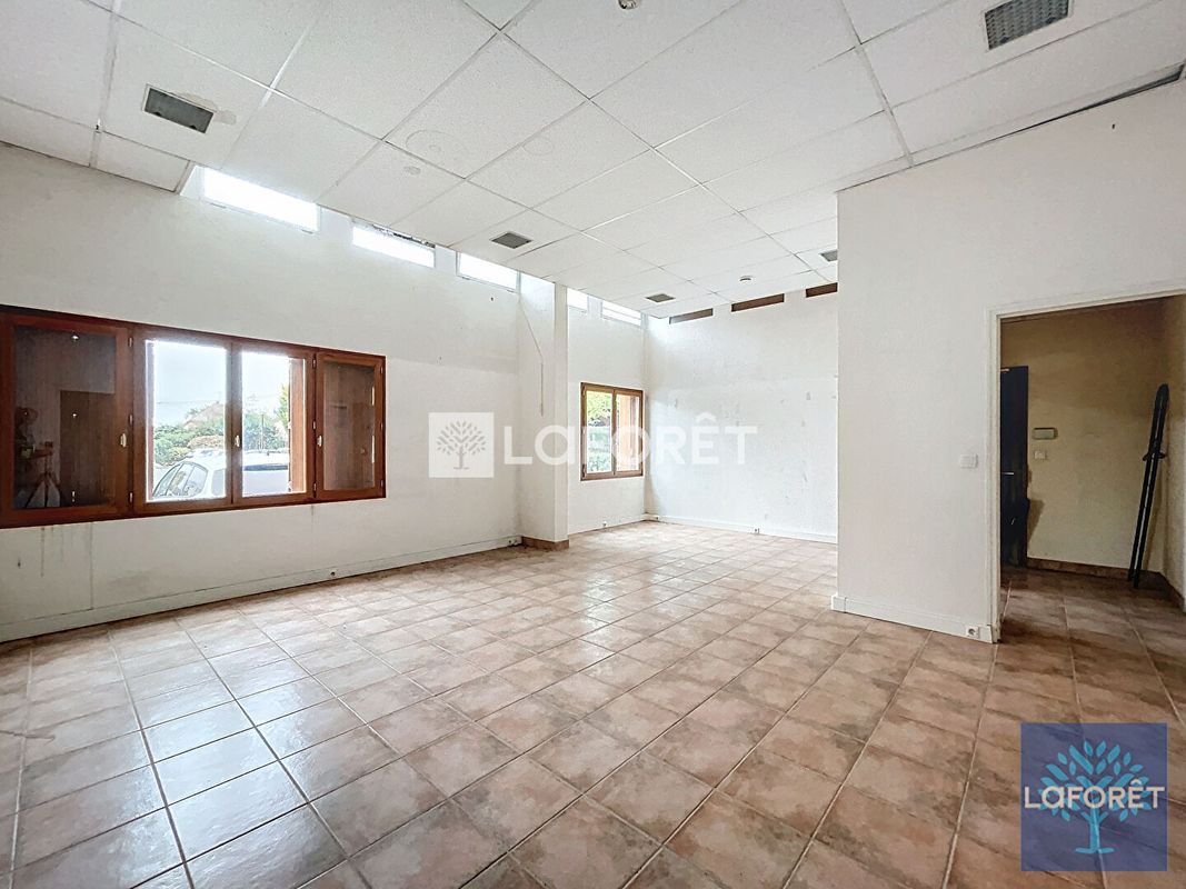 Büro in Draveil, France 65m², Nr. 166813