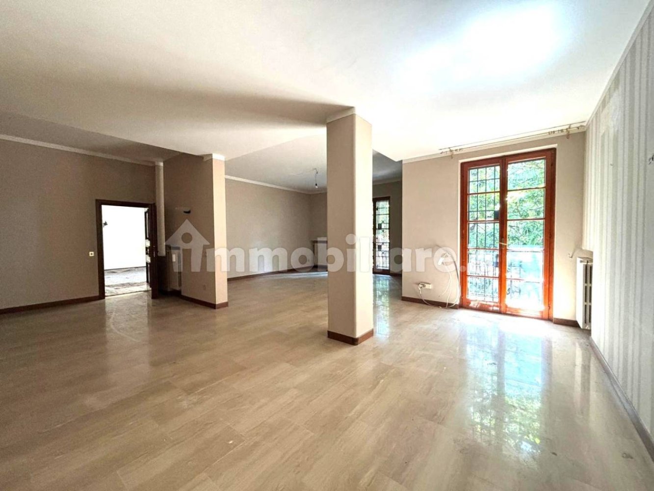 3 bedrooms Apartment in Brescia, Italy No. 105383