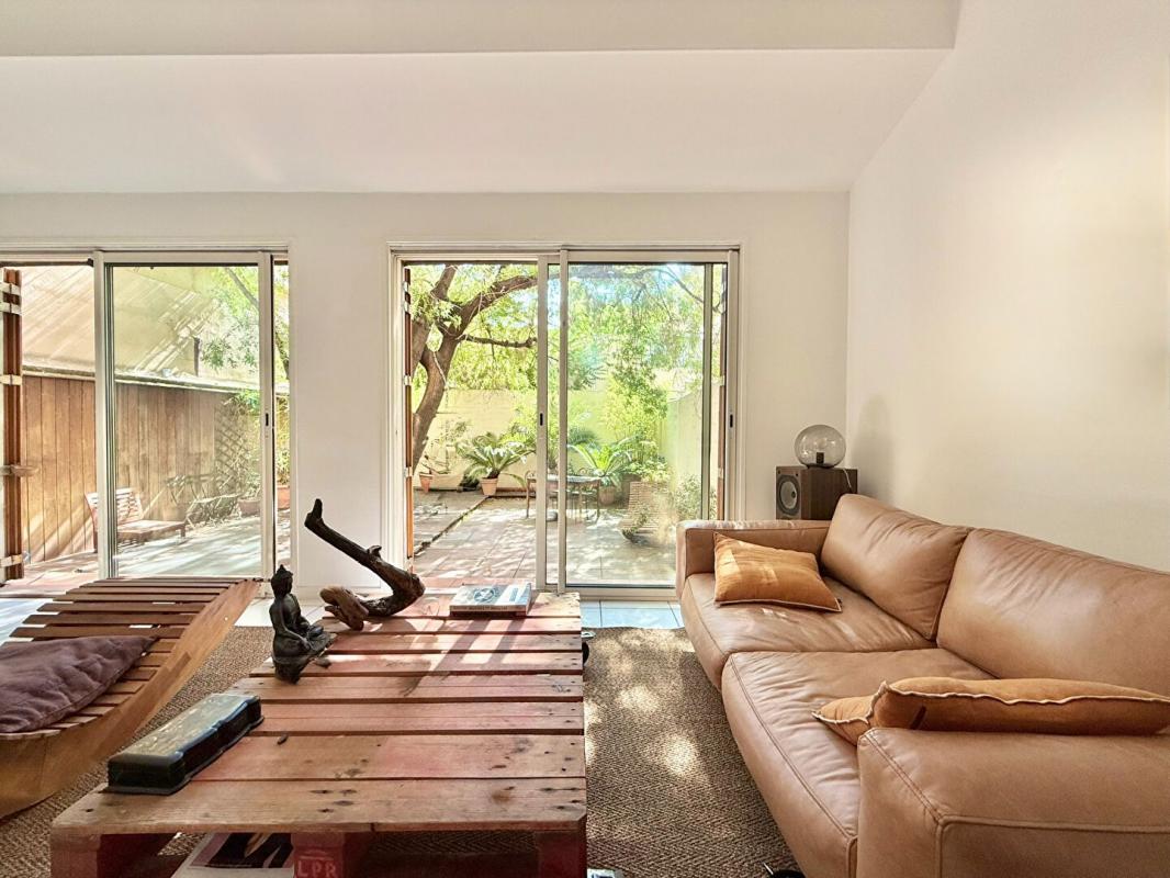 3 bedrooms Apartment in Marseille, France No. 285833