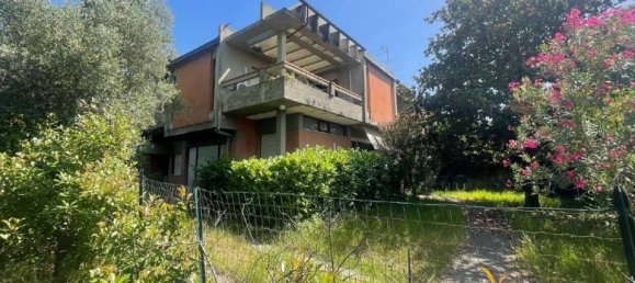 6 Schlafzimmer Wohnung in Carrara, Italy, Nr. 47896 9