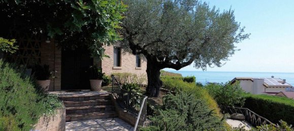 Вилла с 4 спальнями в Монтесильвано, Италия № 72857 6