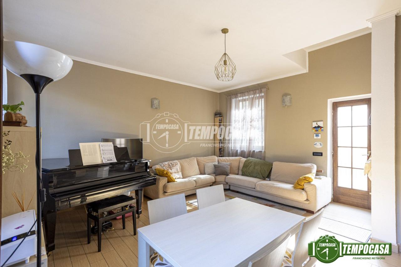 Apartamento de 2 habitaciónes en Magenta, Italy No. 1765