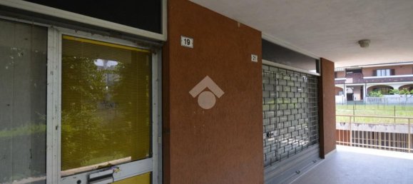 150m² Commercial property in Brandizzo, Italy No. 105123 6