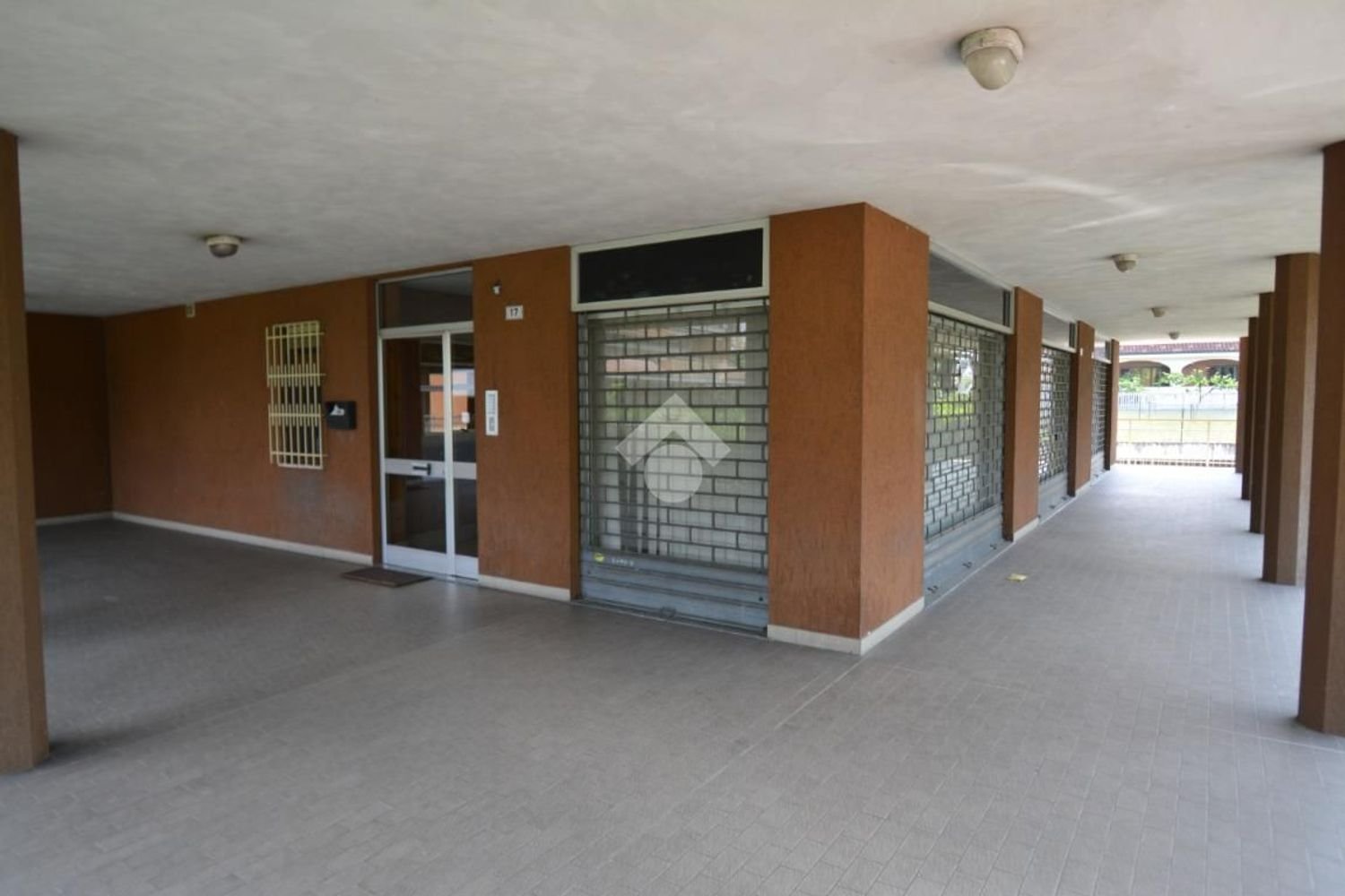 150m² Commercial property in Brandizzo, Italy No. 105123