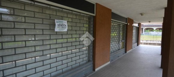 150m² Commercial property in Brandizzo, Italy No. 105123 4