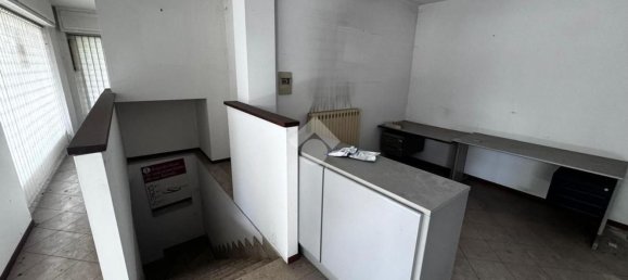150m² Commercial property in Brandizzo, Italy No. 105123 15