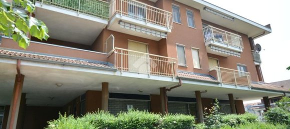 150m² Commercial property in Brandizzo, Italy No. 105123 8