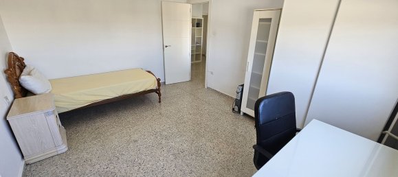 3 bedrooms Apartment in Granada, Spain No. 171743 7