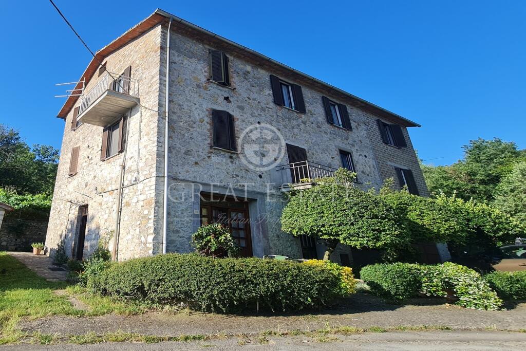 4 bedrooms Land in Ficulle, Italy No. 138193