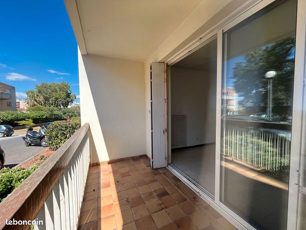 2 bedrooms Apartment in Hyeres, France No. 310023