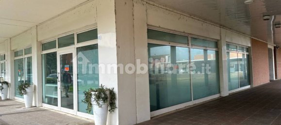 1غرفة عقار تجاري في Macerata, Italy رقم 257390 4