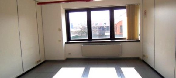 4غرفة بناية في Segrate, Italy رقم 238272 3