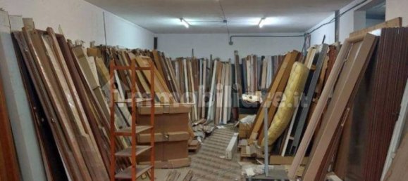 Коммерческая недвижимость с 5 комнатами в Фьюджи, Италия № 323993 4