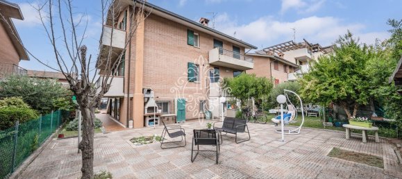 8 bedrooms House in Ravenna, Italy No. 311521 2